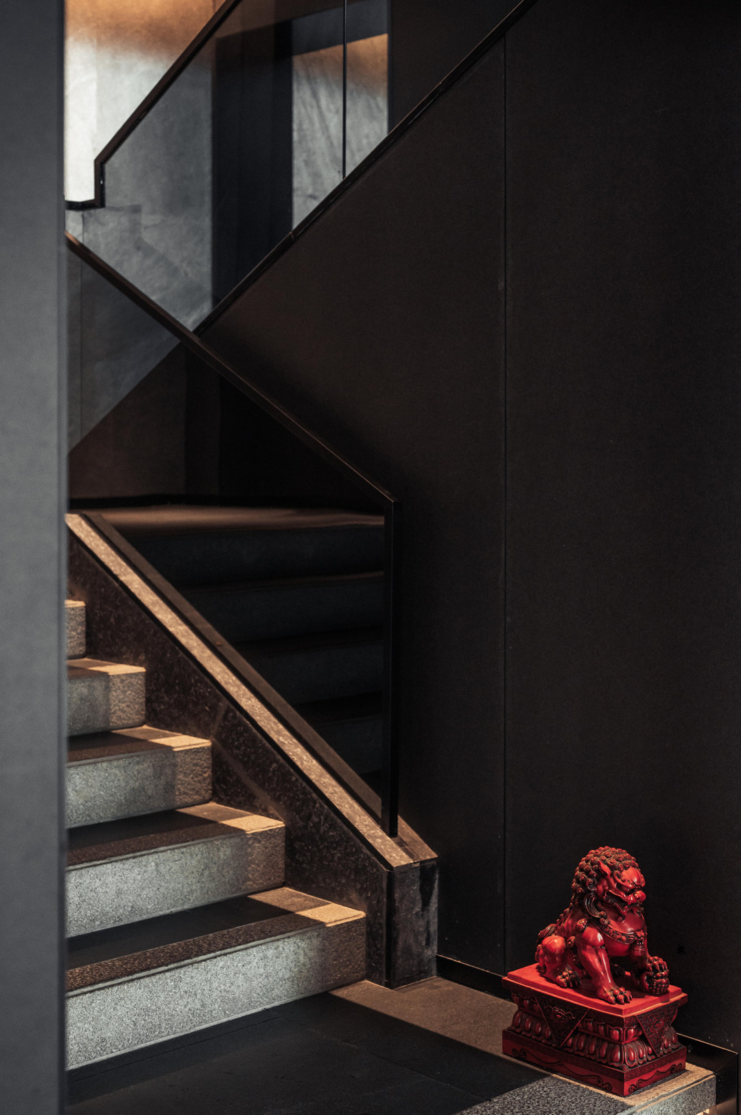 現(xiàn)代極簡(jiǎn)與中式混搭風(fēng)商務(wù)中餐廳裝修設(shè)計(jì)案例(圖6)