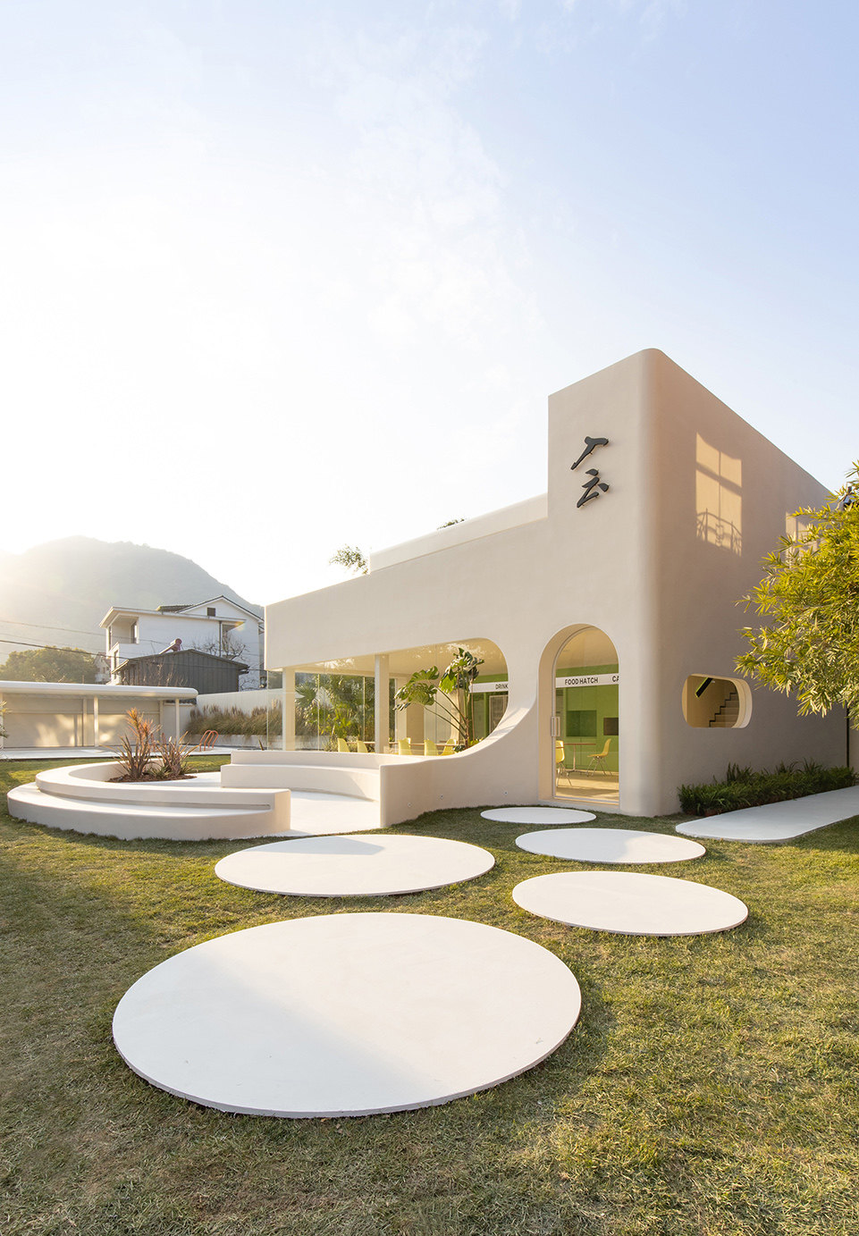 入云餐廳設(shè)計  20年餐飲老店翻新改造設(shè)計案例(圖1)