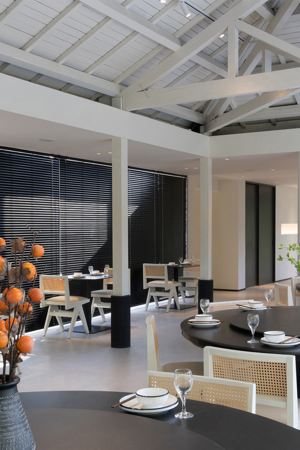 入云餐廳設(shè)計  20年餐飲老店翻新改造設(shè)計案例(圖2)