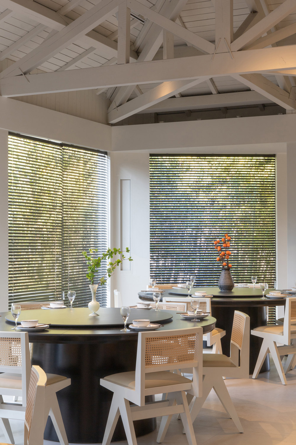 入云餐廳設(shè)計  20年餐飲老店翻新改造設(shè)計案例(圖3)