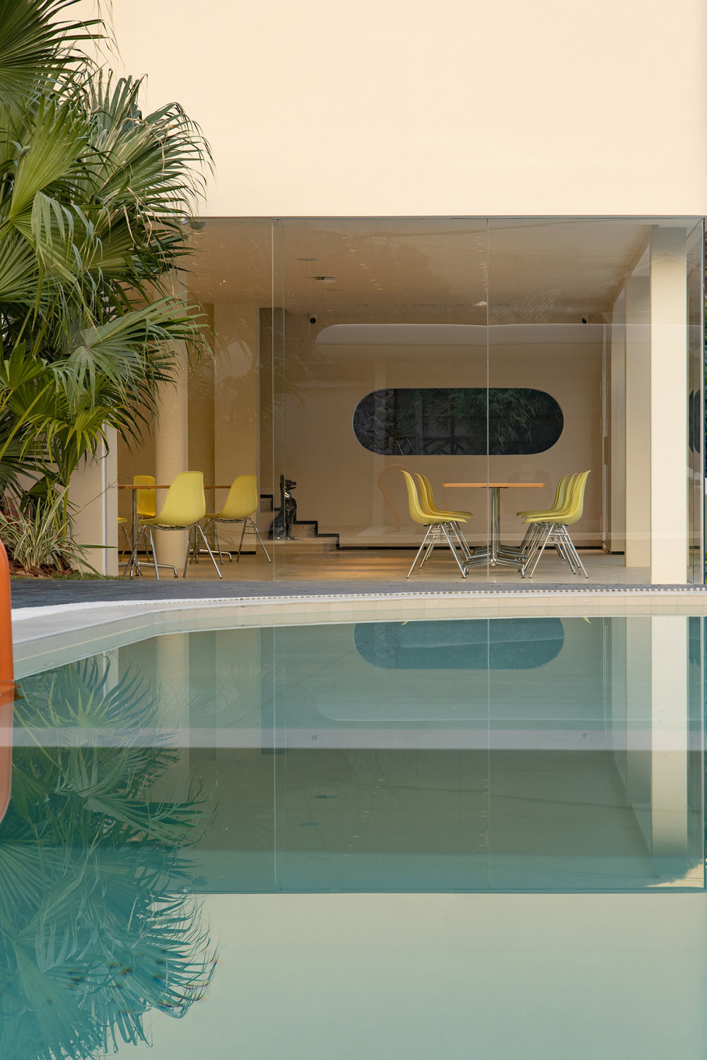 入云餐廳設(shè)計  20年餐飲老店翻新改造設(shè)計案例(圖7)