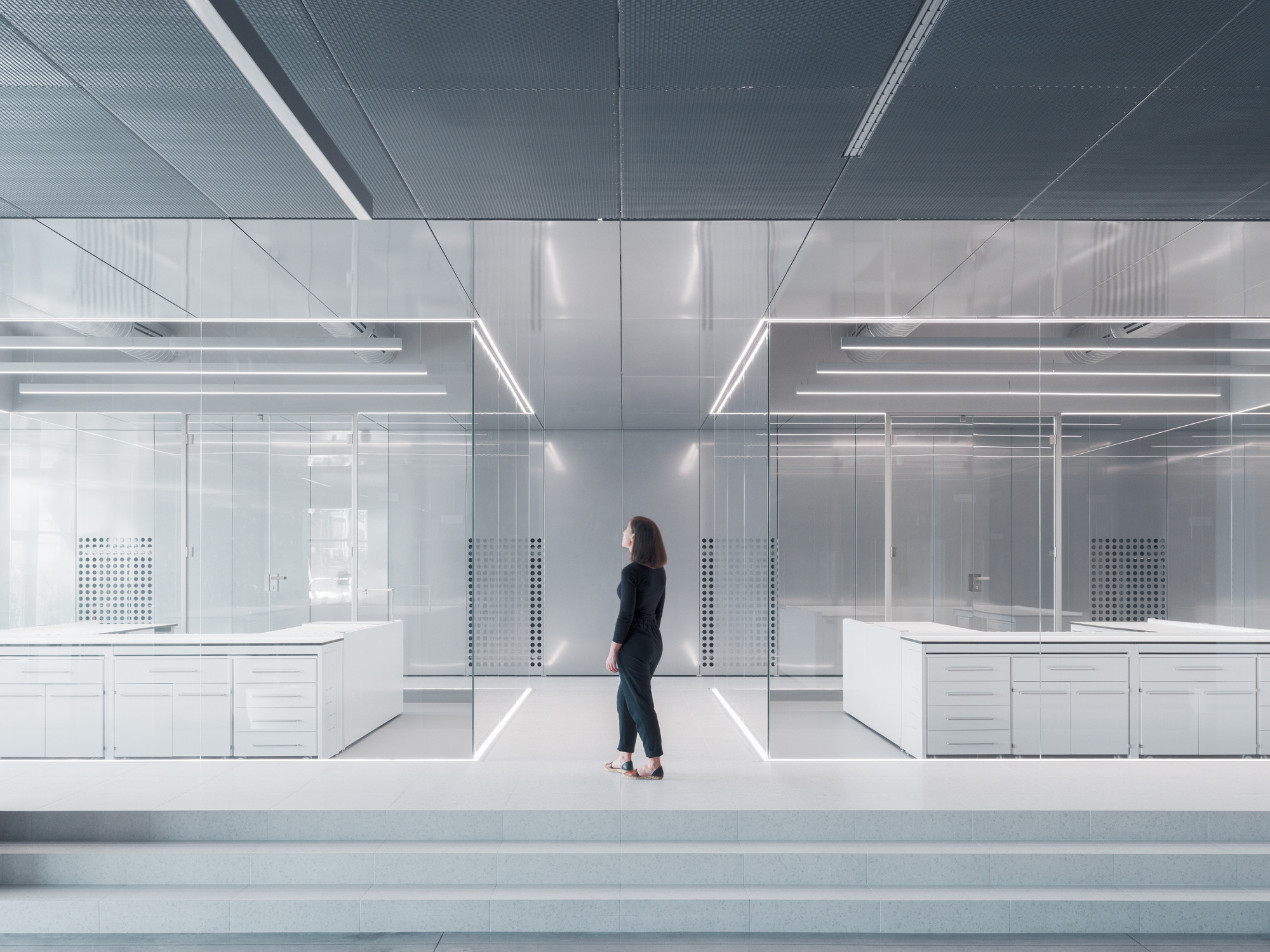 大氣明亮的國(guó)外醫(yī)藥公司辦公室裝修設(shè)計(jì)方案(圖9)