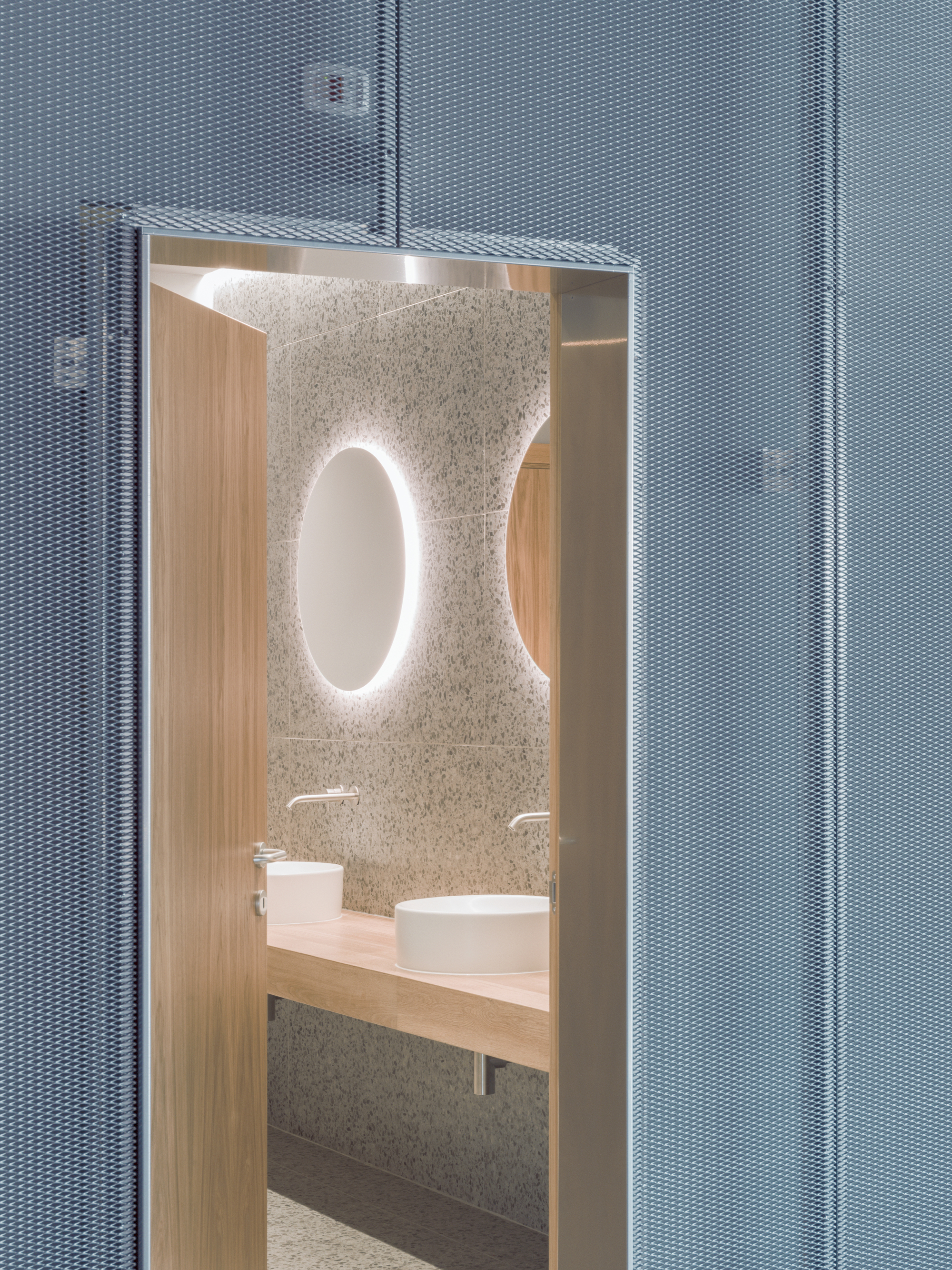 大氣明亮的國(guó)外醫(yī)藥公司辦公室裝修設(shè)計(jì)方案(圖10)