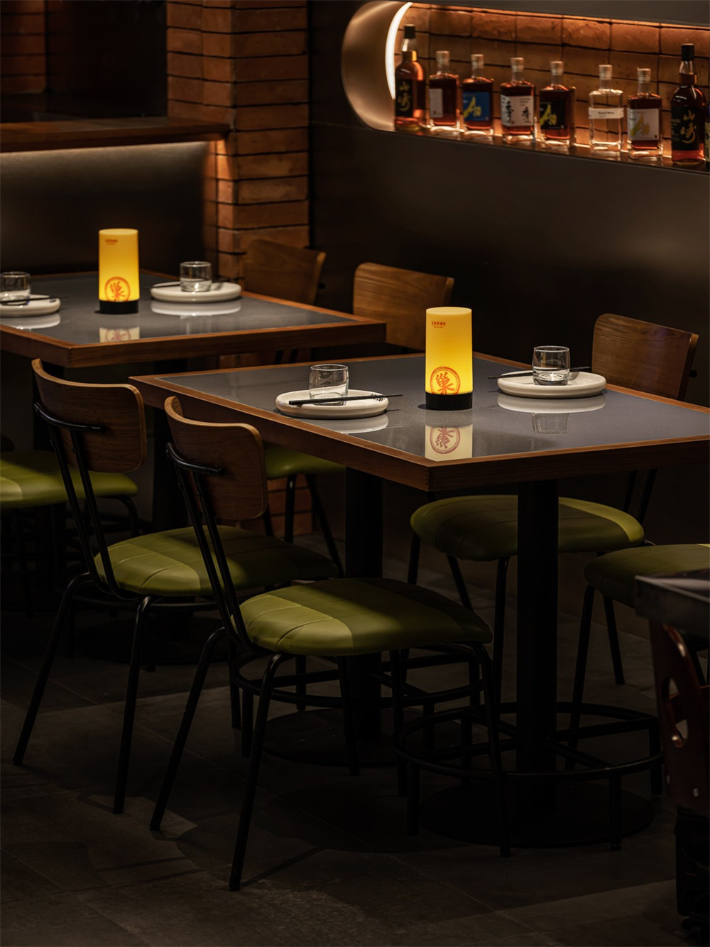 小龍蝦+燒烤  龍巢特色餐酒館裝修設(shè)計(jì)案例(圖2)