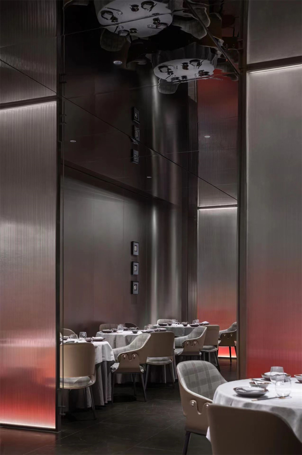 食川非川  特色新式川菜餐廳裝修設(shè)計(jì)案例(圖3)