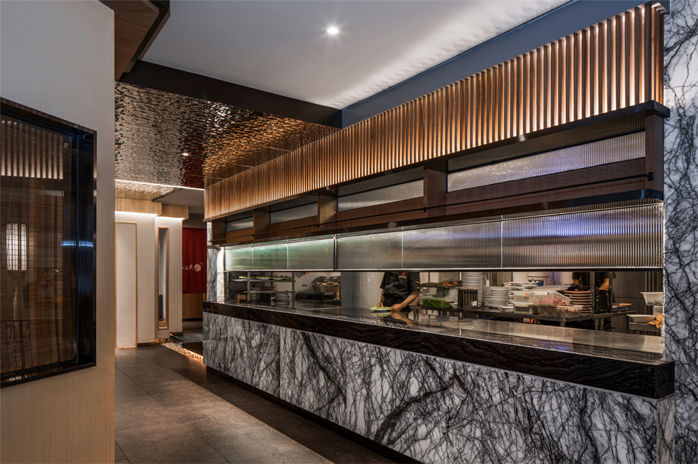 層高不高的重慶老火鍋店經(jīng)典翻新改造設計方案(圖5)