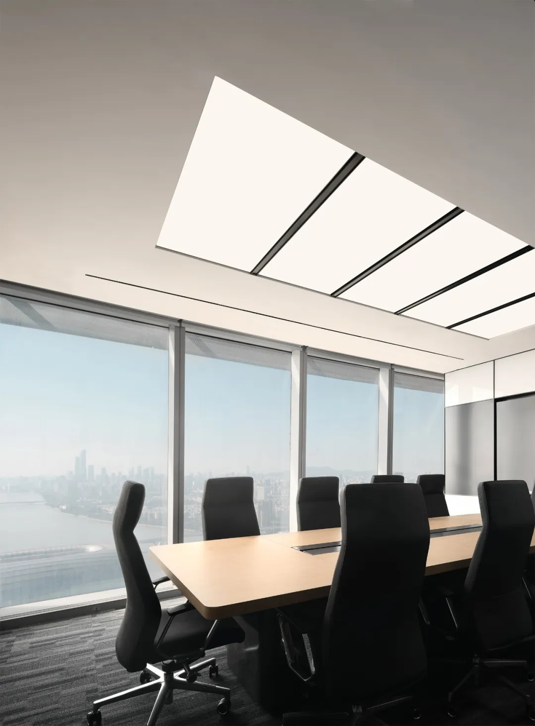 極簡(jiǎn)現(xiàn)代 金融公司的高級(jí)感辦公室裝修設(shè)計(jì)案例(圖7) 極簡(jiǎn)現(xiàn)代 金融公司的高級(jí)感辦公室裝修設(shè)計(jì)案例(圖7)