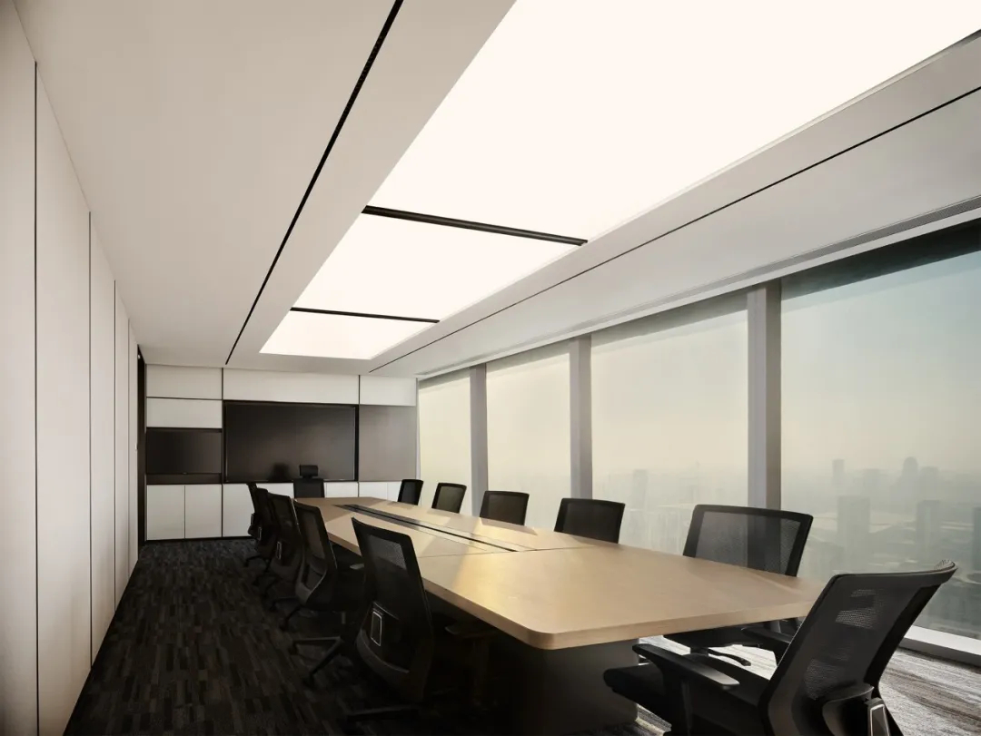 極簡(jiǎn)現(xiàn)代 金融公司的高級(jí)感辦公室裝修設(shè)計(jì)案例(圖8) 極簡(jiǎn)現(xiàn)代 金融公司的高級(jí)感辦公室裝修設(shè)計(jì)案例(圖8)