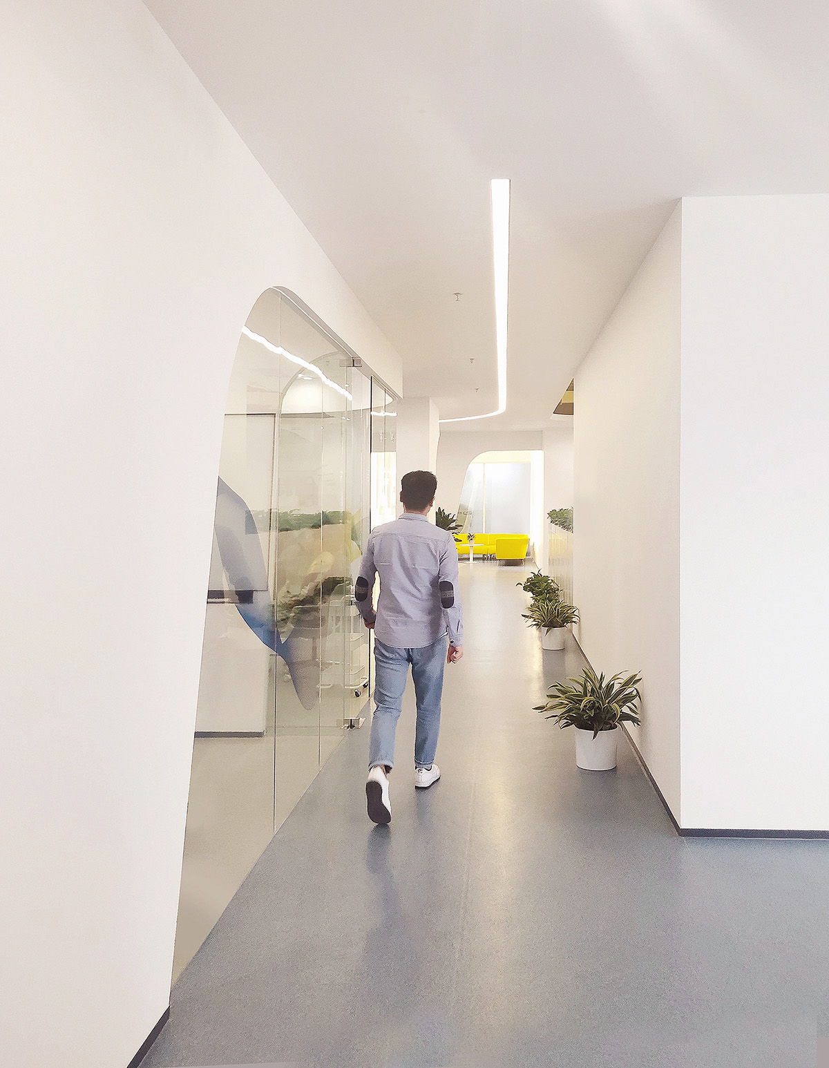 科技風(fēng)與工業(yè)風(fēng)  腦動極光醫(yī)療科技公司辦公室裝修設(shè)計(圖5)