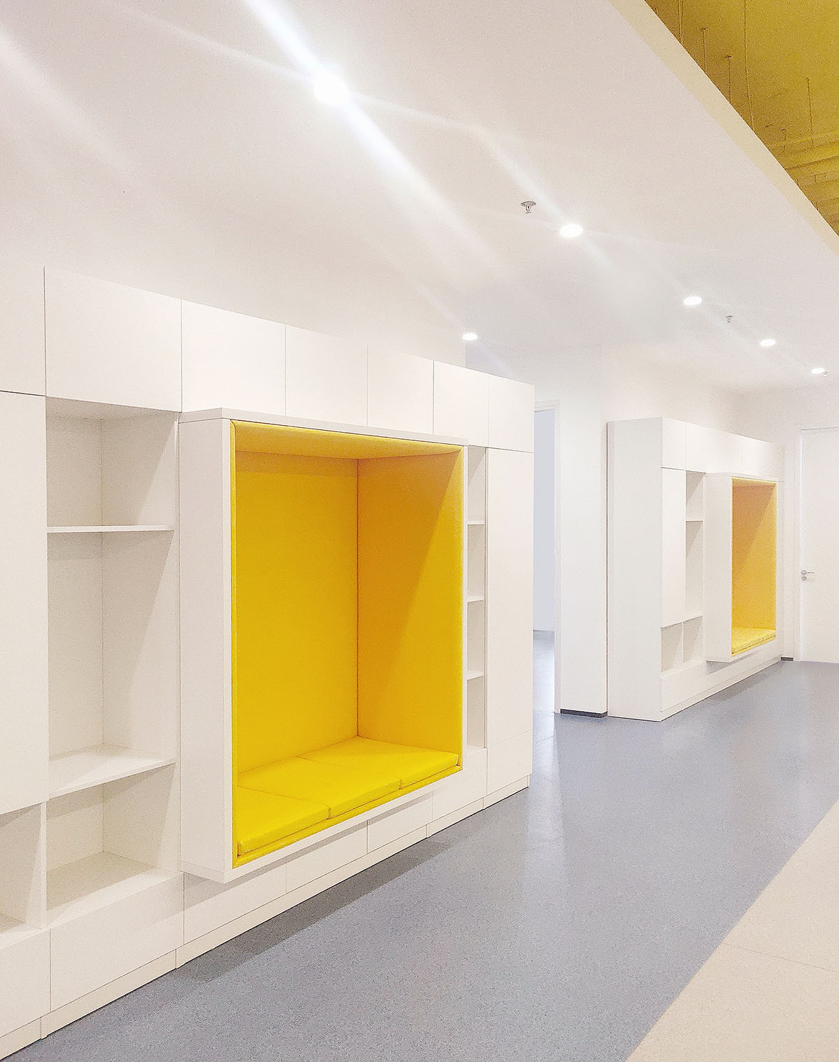 科技風(fēng)與工業(yè)風(fēng)  腦動極光醫(yī)療科技公司辦公室裝修設(shè)計(圖7)