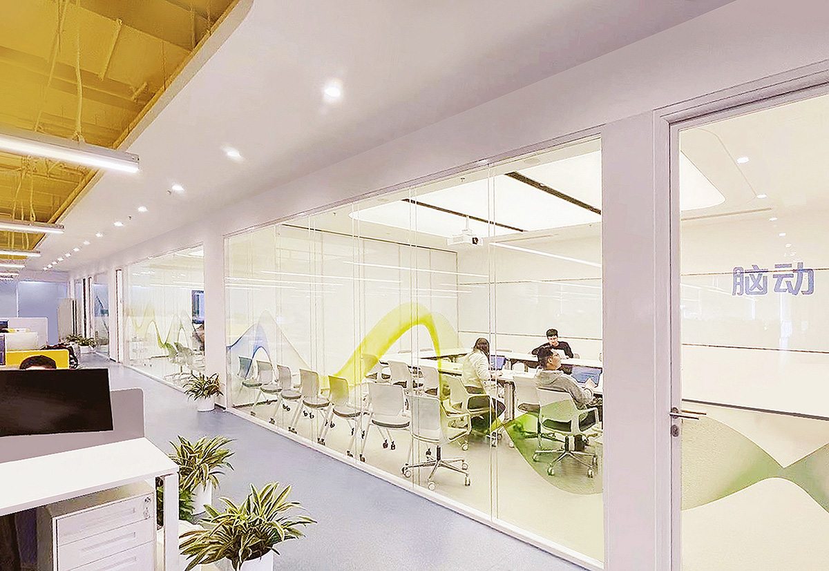 科技風(fēng)與工業(yè)風(fēng)  腦動極光醫(yī)療科技公司辦公室裝修設(shè)計(圖11)