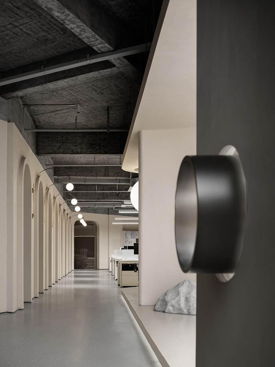 打破傳統(tǒng)印象  電子商務(wù)公司獨(dú)棟辦公樓裝修設(shè)計(jì)(圖9)