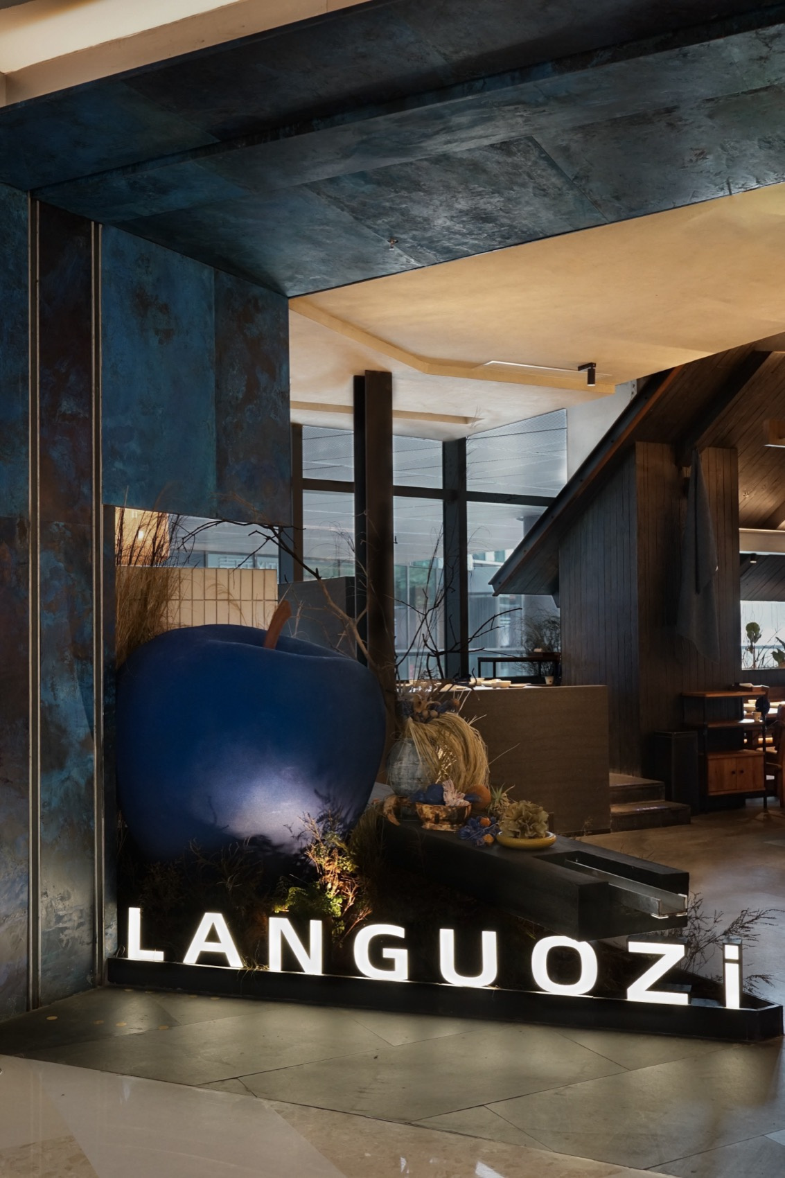 鄭州金博大推薦藍(lán)果子云南酸湯火鍋店裝修設(shè)計(jì)(圖2)