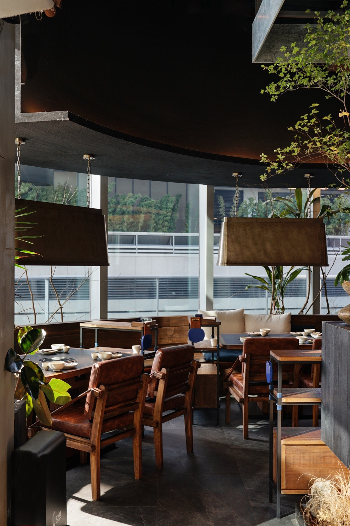 鄭州金博大推薦藍(lán)果子云南酸湯火鍋店裝修設(shè)計(jì)(圖4)