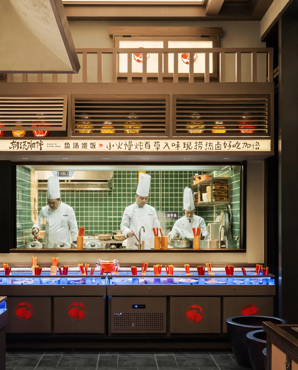 山野特色   朝溪湘伴·魚湯泡飯湘菜餐廳裝修設(shè)計(圖3)