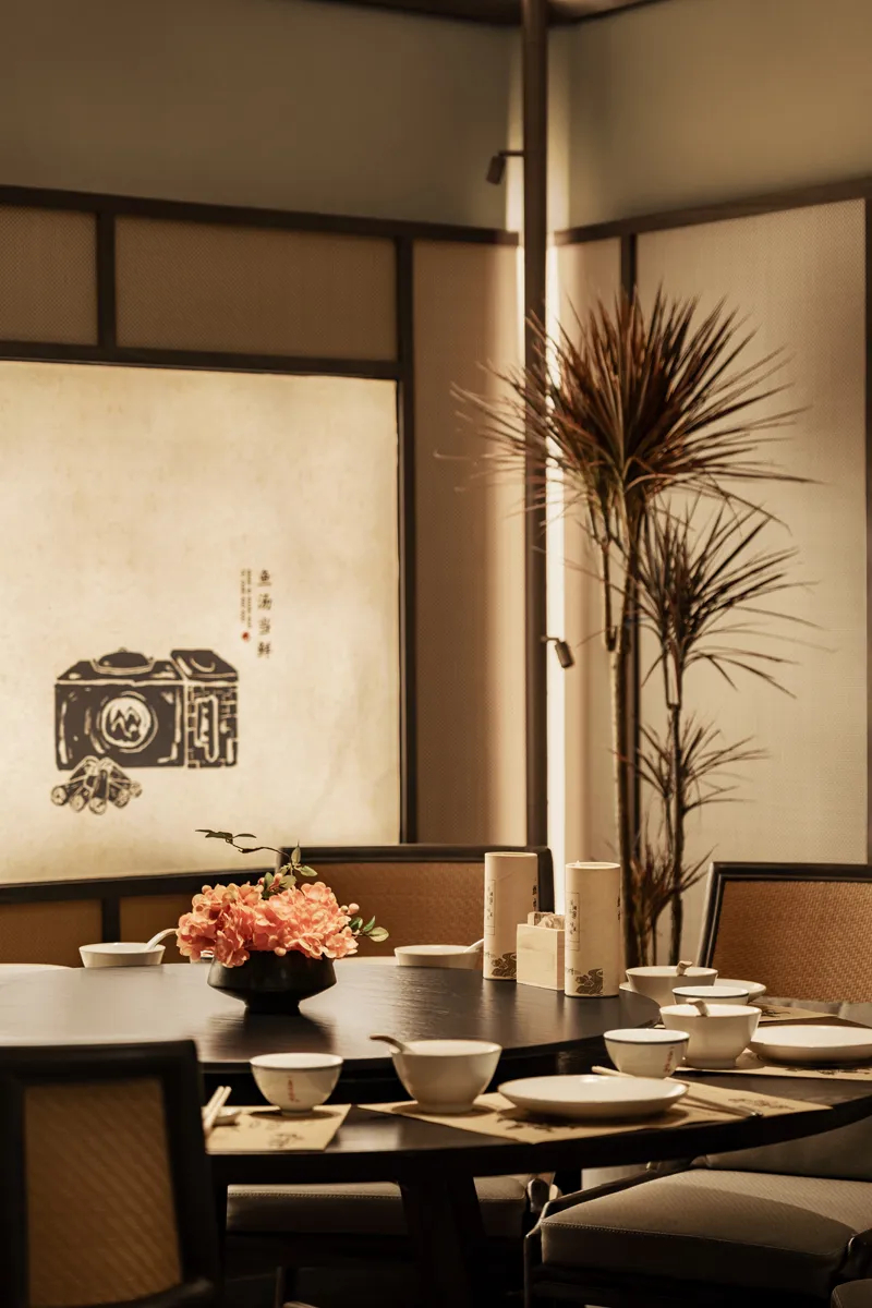 山野特色   朝溪湘伴·魚湯泡飯湘菜餐廳裝修設(shè)計(圖8)