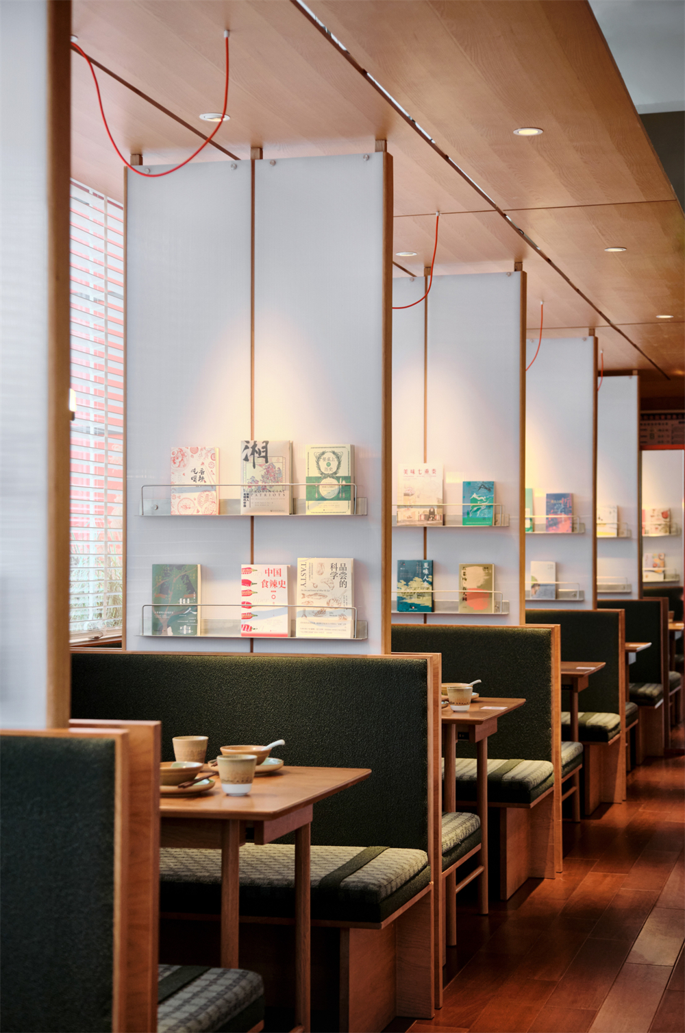 溫柔工業(yè)風(fēng)   三只辣椒餐飲店裝修設(shè)計(圖5)